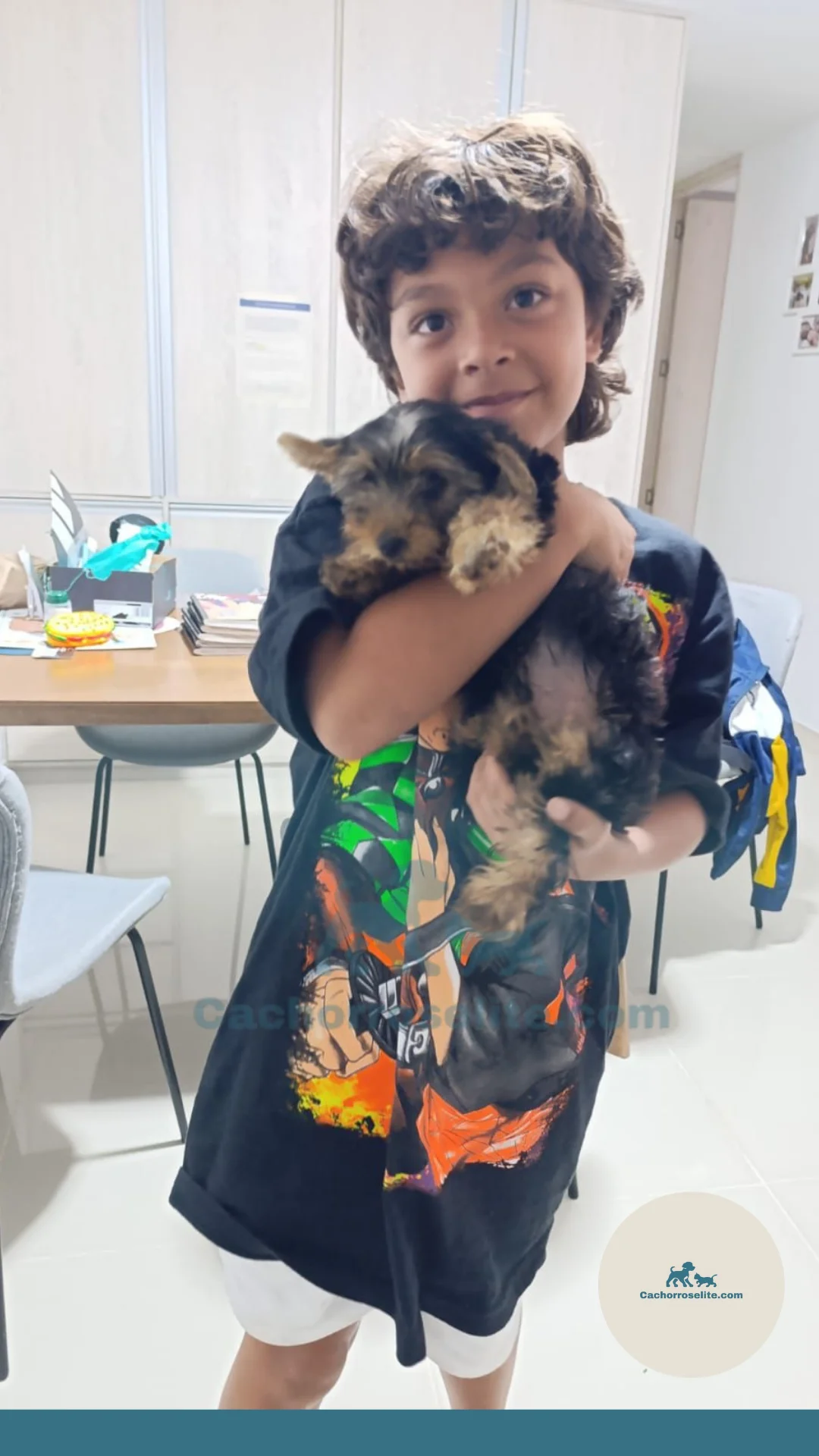 persona feliz con cachorro yorkshire mini Clientes felices cachorroselite