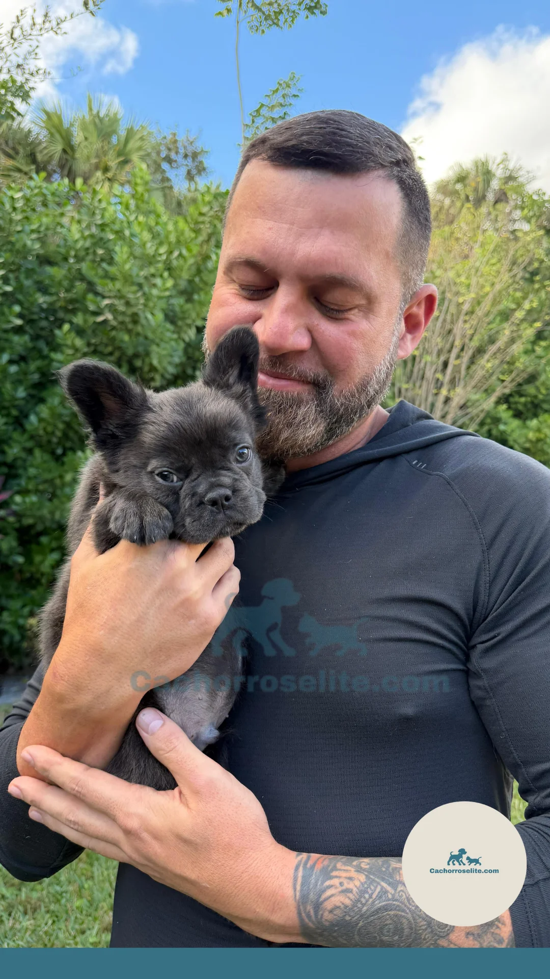 persona feliz con cachorro bulldog frances fluffy Clientes felices cachorroselite