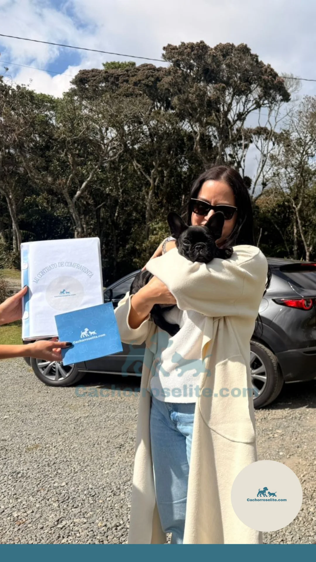 persona feliz con cachorro bulldog frances Clientes felices negro cachorroselite