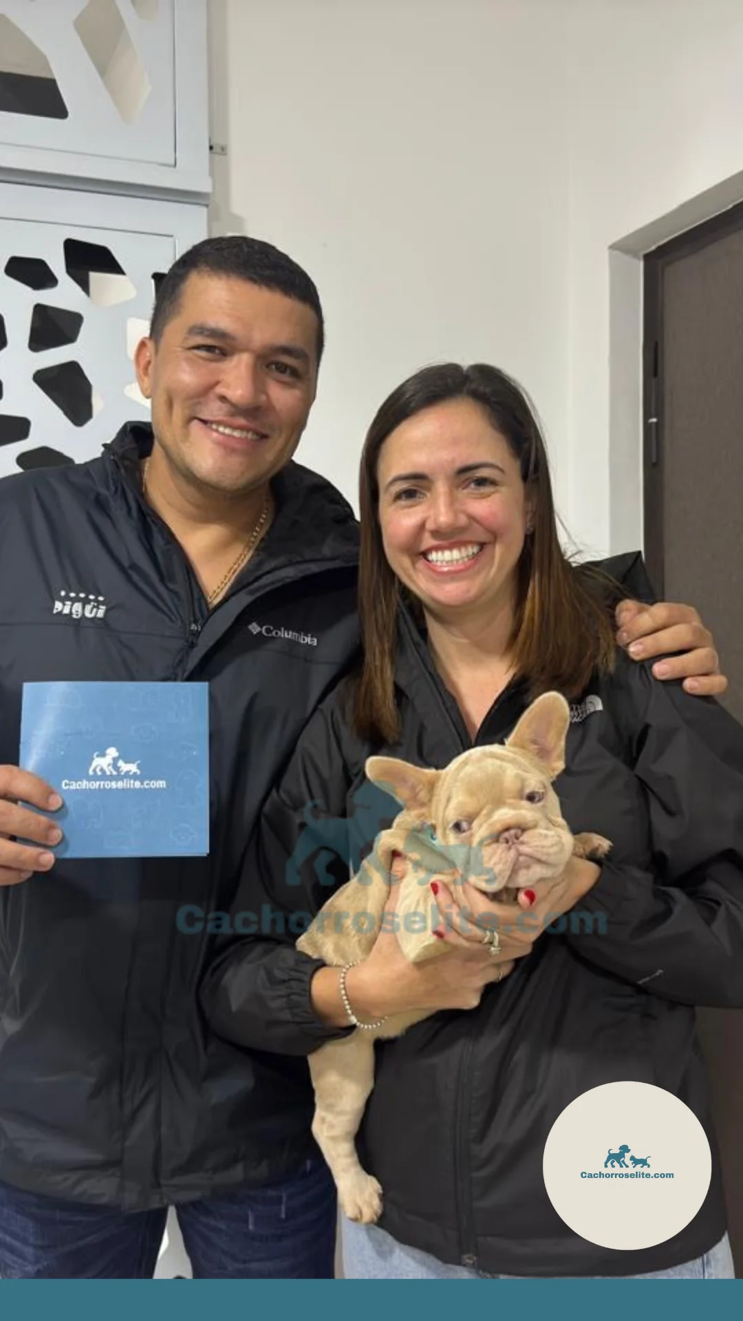 persona feliz con cachorro bulldog frances big rope Clientes felices cachorroselite